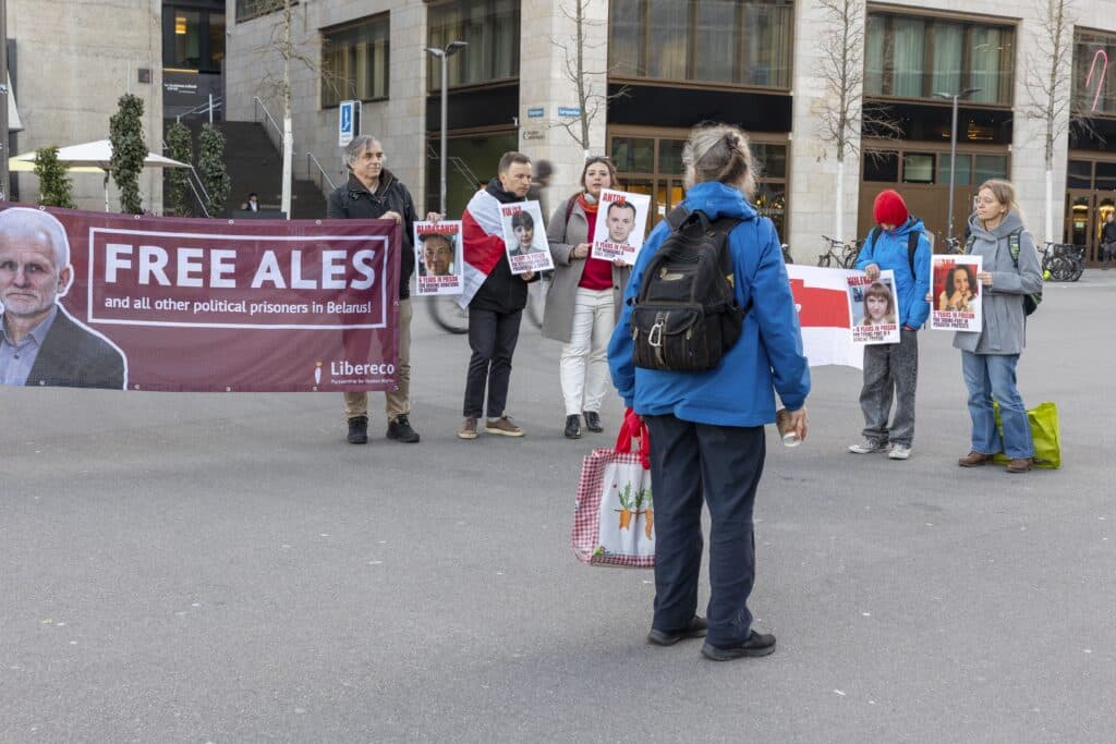 KOMMEN SIE ZUR MAHNWACHE
